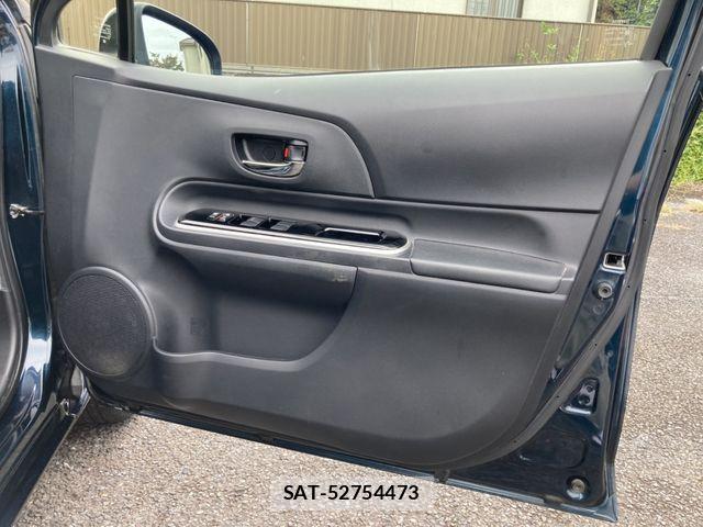 Toyota AQUA 2017-06 8827797-20