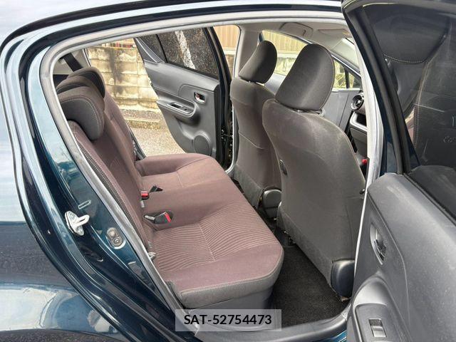 Toyota AQUA 2017-06 8827797-21
