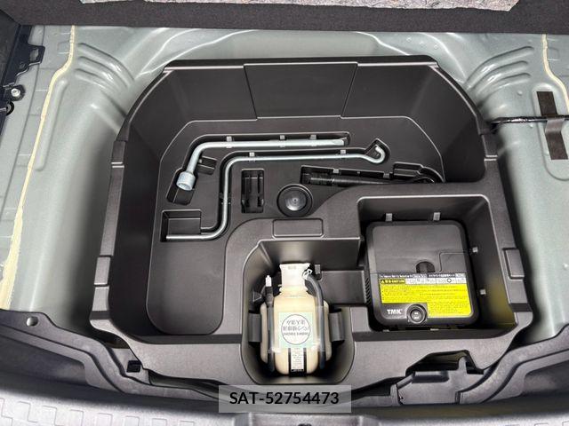 Toyota AQUA 2017-06 8827797-24