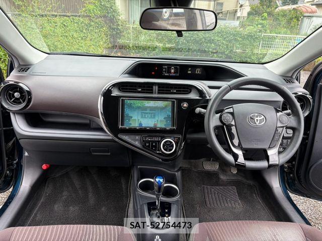 Toyota AQUA 2017-06 8827797-2