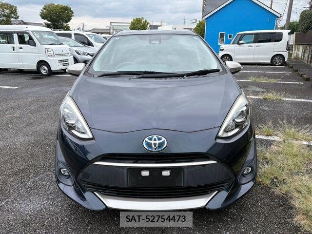Toyota AQUA 2017-06 8827797-3