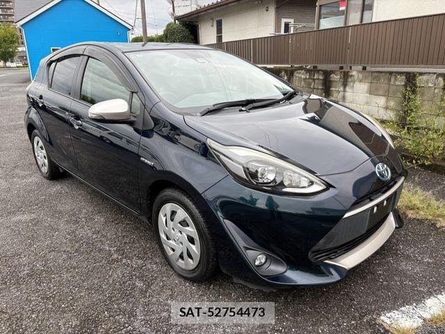 Toyota AQUA 2017-06 8827797-4