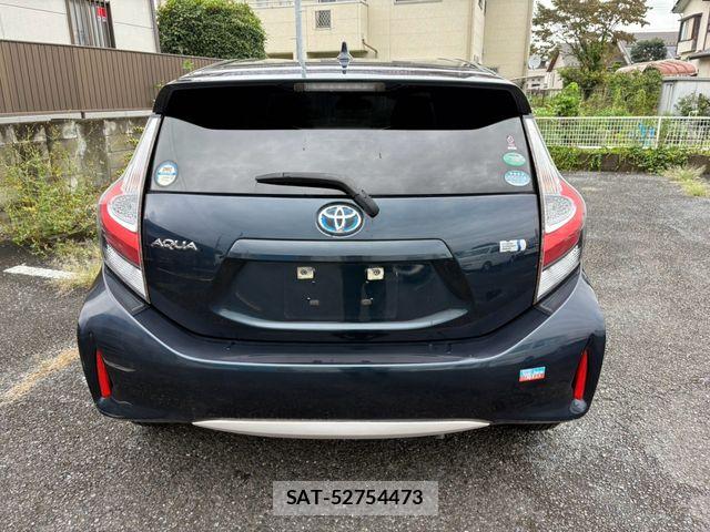 Toyota AQUA 2017-06 8827797-6