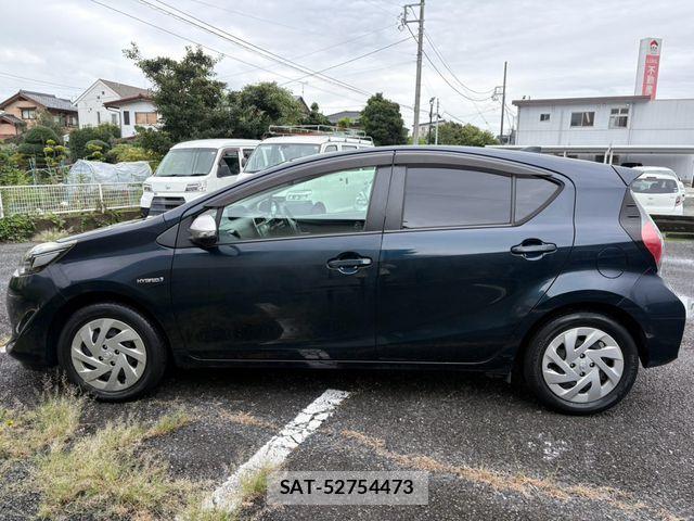 Toyota AQUA 2017-06 8827797-7