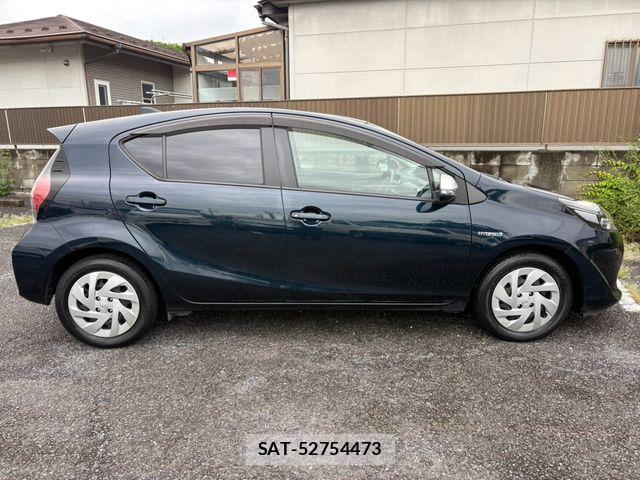 Toyota AQUA 2017-06 8827797-8