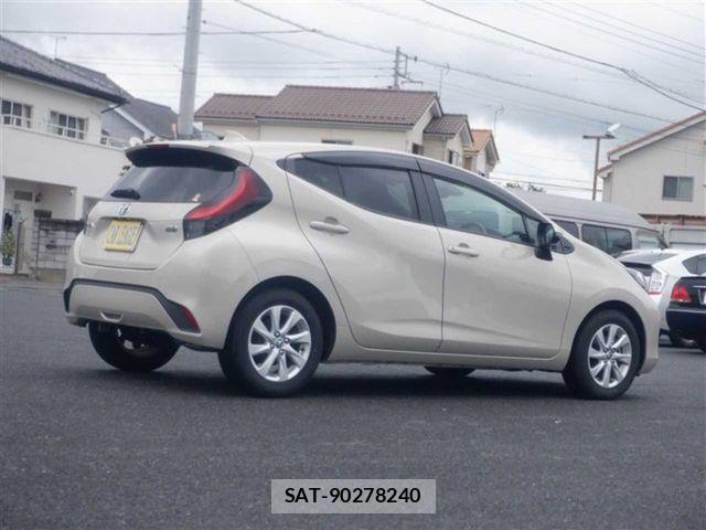Toyota AQUA 2023-09 8827776-2