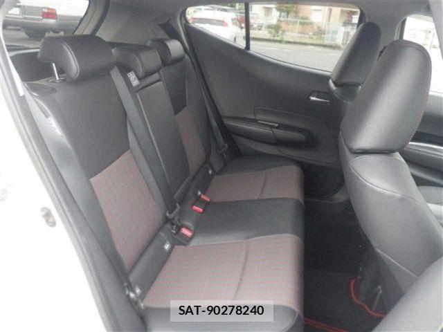 Toyota AQUA 2023-09 8827776-6