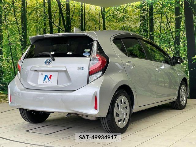 Toyota AQUA 2017-09 8848204-16