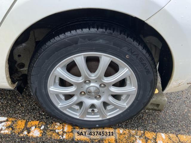 Toyota AQUA 2014-01 8848236-11
