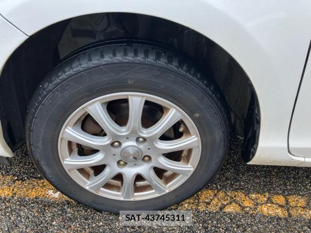 Toyota AQUA 2014-01 8848236-12