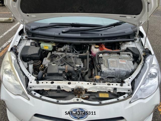 Toyota AQUA 2014-01 8848236-13