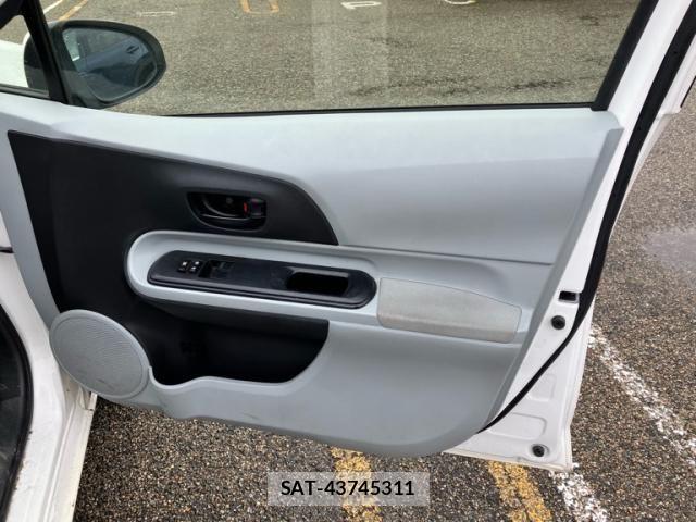 Toyota AQUA 2014-01 8848236-14