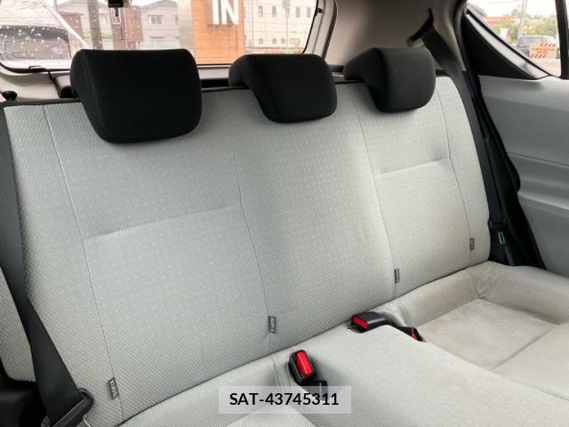 Toyota AQUA 2014-01 8848236-17