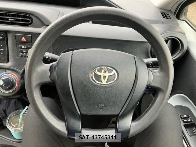 Toyota AQUA 2014-01 8848236-21