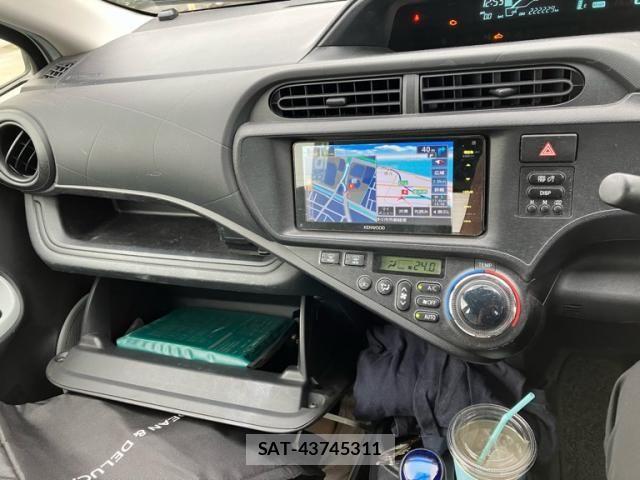 Toyota AQUA 2014-01 8848236-23
