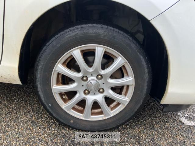 Toyota AQUA 2014-01 8848236-3