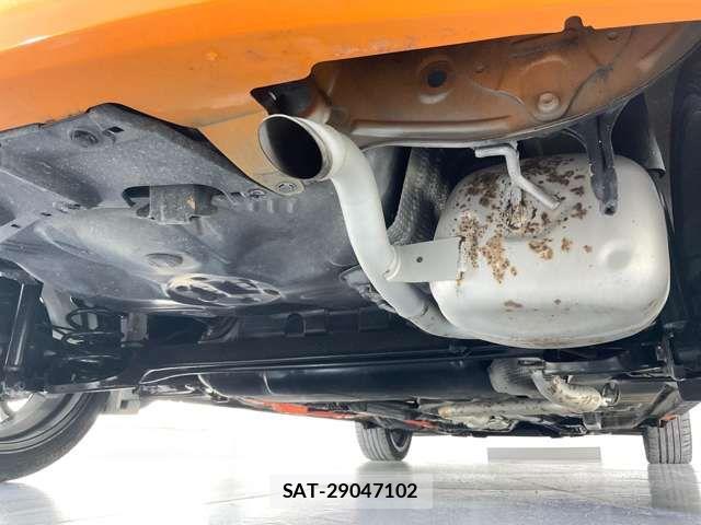 Toyota AQUA 2017-09 8848212-9