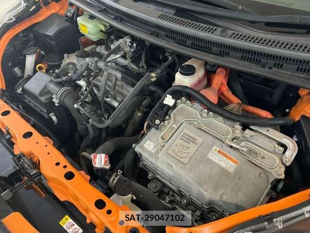 Toyota AQUA 2017-09 8848212-11