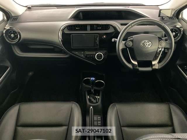 Toyota AQUA 2017-09 8848212-12
