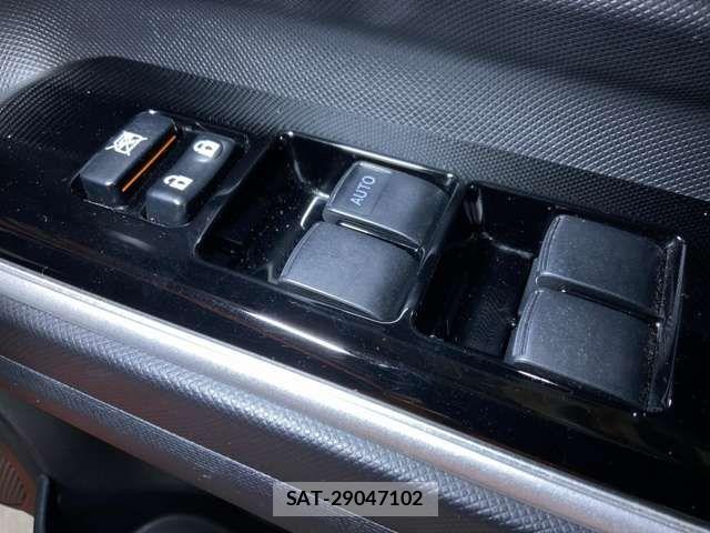 Toyota AQUA 2017-09 8848212-14
