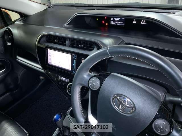 Toyota AQUA 2017-09 8848212-15