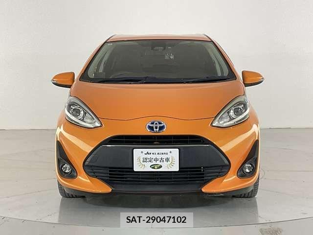 Toyota AQUA 2017-09 8848212-1