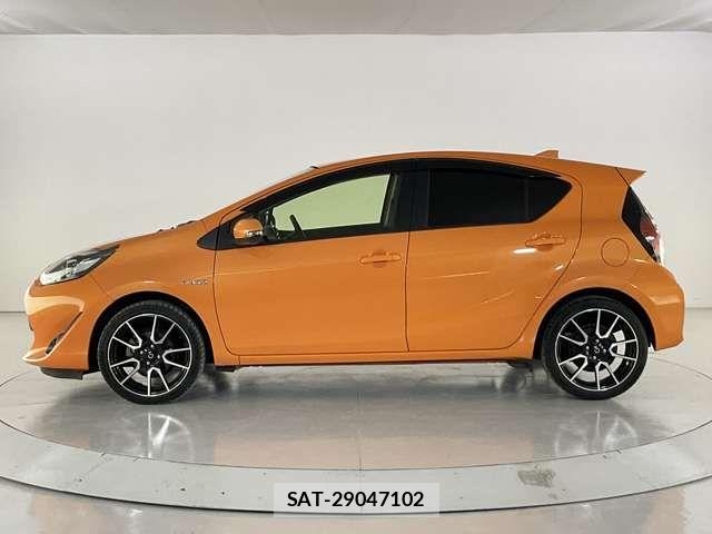 Toyota AQUA 2017-09 8848212-2