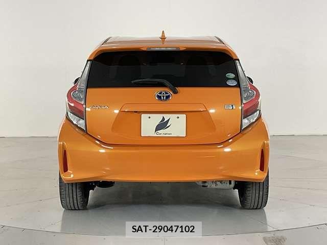 Toyota AQUA 2017-09 8848212-4