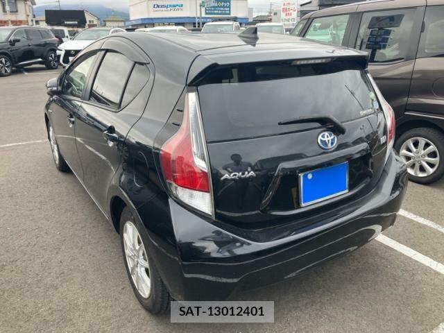Toyota AQUA 2015-10 8848219-9