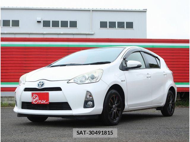 Toyota AQUA 2013-03 8848233-0