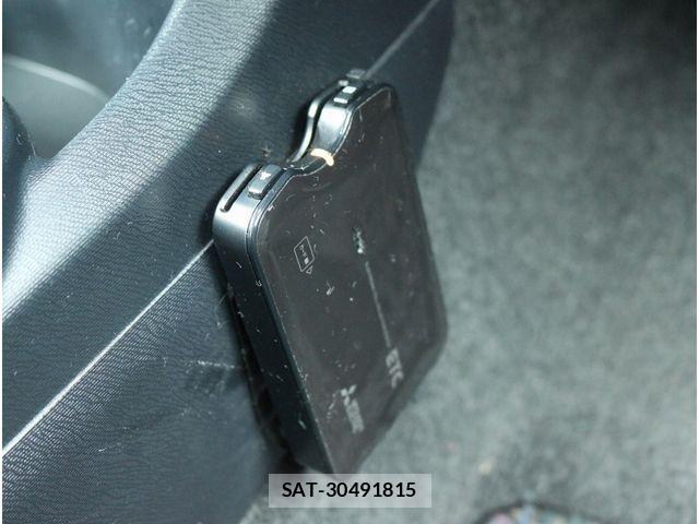 Toyota AQUA 2013-03 8848233-19