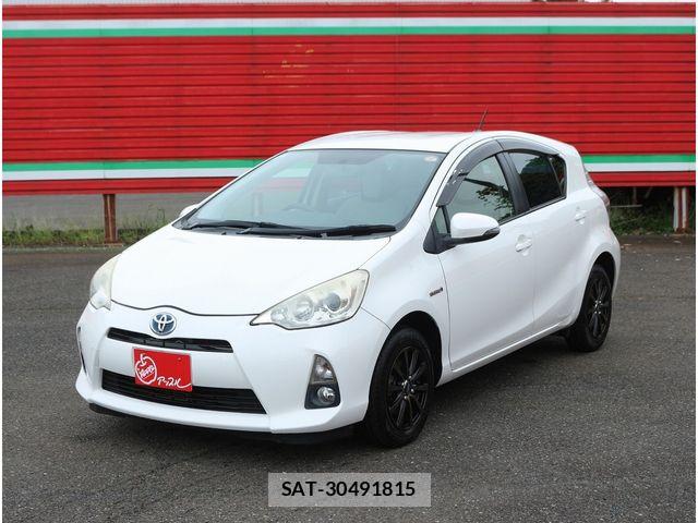 Toyota AQUA 2013-03 8848233-22