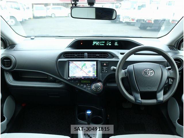 Toyota AQUA 2013-03 8848233-2