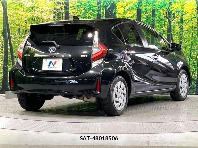 Toyota AQUA 2018-09 8848202-16