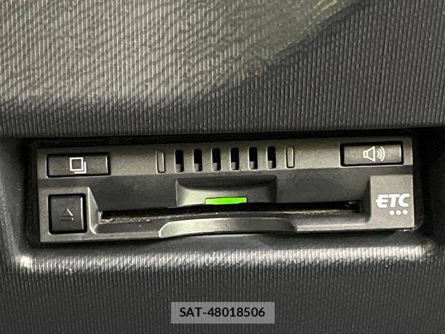 Toyota AQUA 2018-09 8848202-6