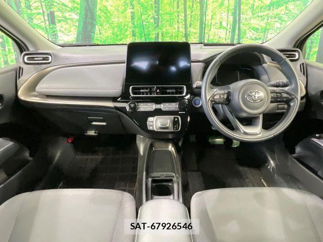 Toyota AQUA 2022-01 8848201-1