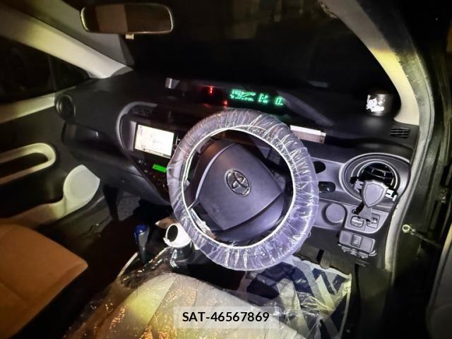 Toyota AQUA 2013-09 8848242-11