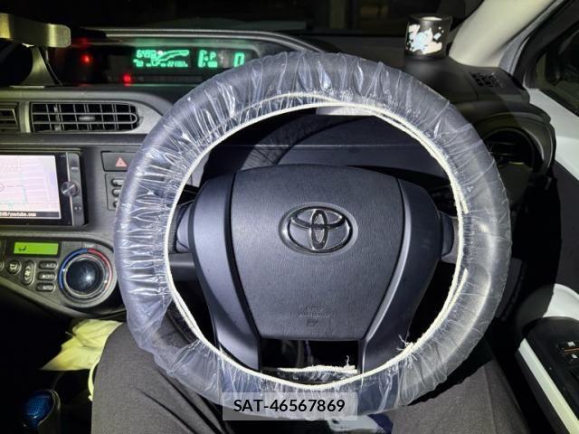 Toyota AQUA 2013-09 8848242-13