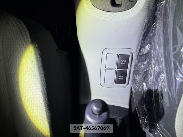 Toyota AQUA 2013-09 8848242-15