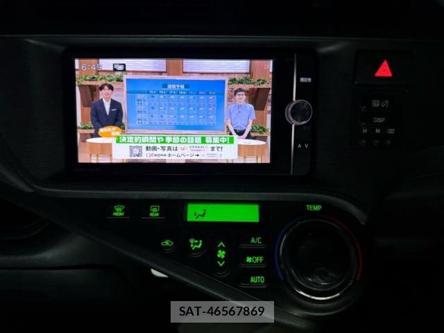 Toyota AQUA 2013-09 8848242-17