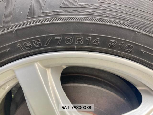 Toyota AQUA 2013-09 8848238-17