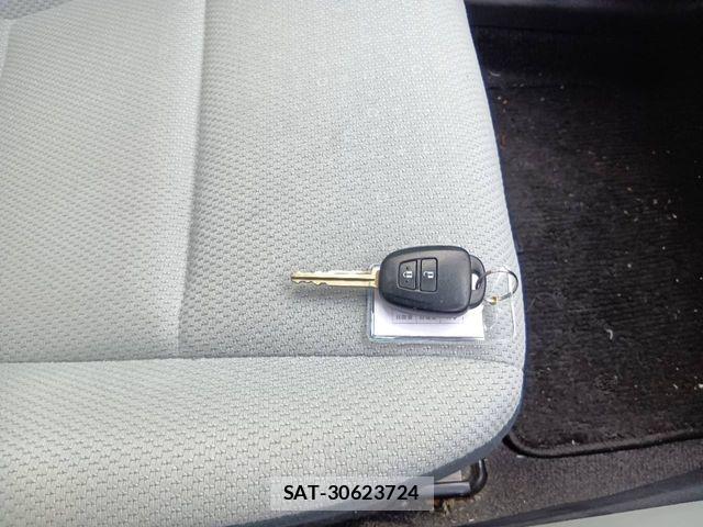 Toyota AQUA 2013-09 8848241-10