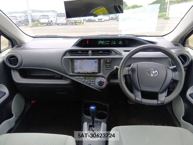 Toyota AQUA 2013-09 8848241-1