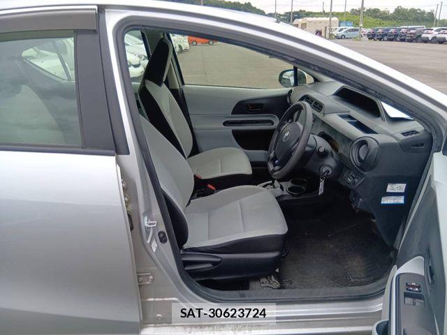 Toyota AQUA 2013-09 8848241-3