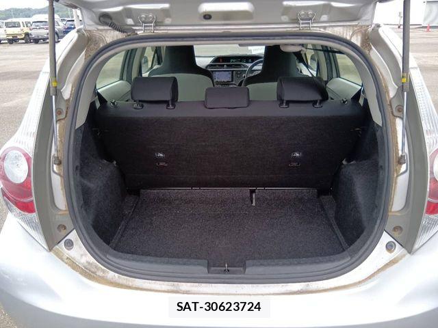 Toyota AQUA 2013-09 8848241-5