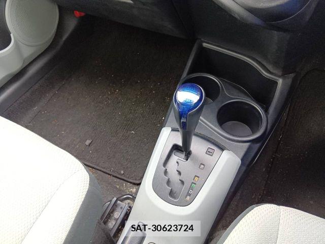 Toyota AQUA 2013-09 8848241-8