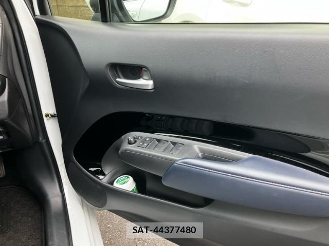 Toyota AQUA 2022-05 8848200-11