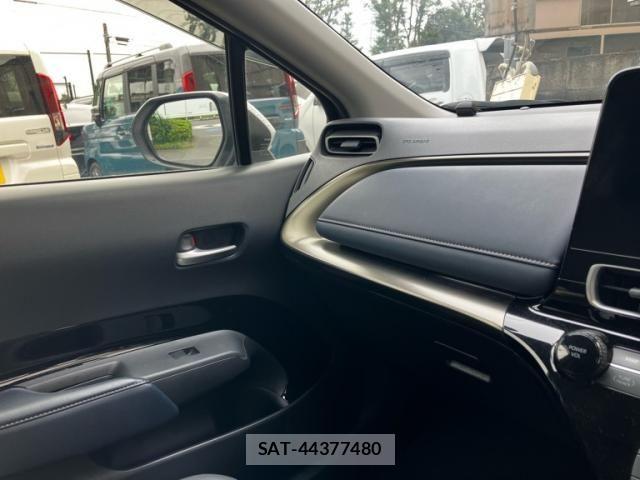 Toyota AQUA 2022-05 8848200-17