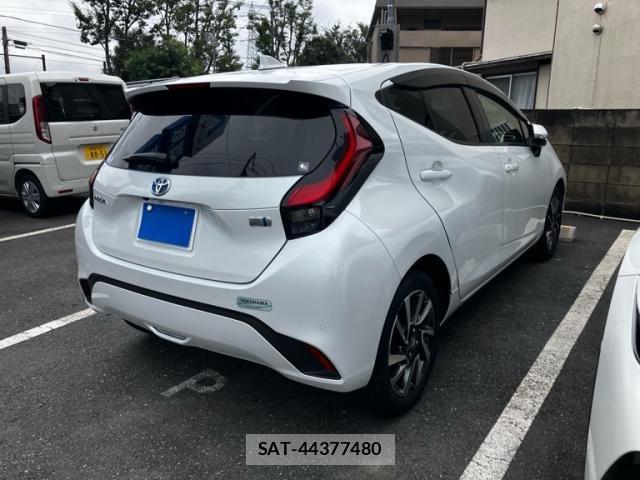 Toyota AQUA 2022-05 8848200-2