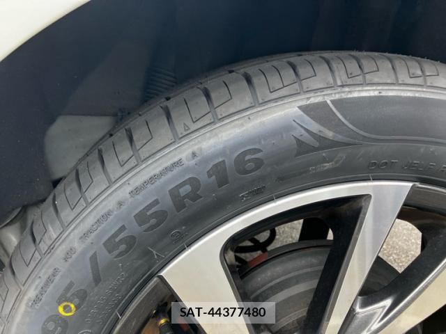 Toyota AQUA 2022-05 8848200-7